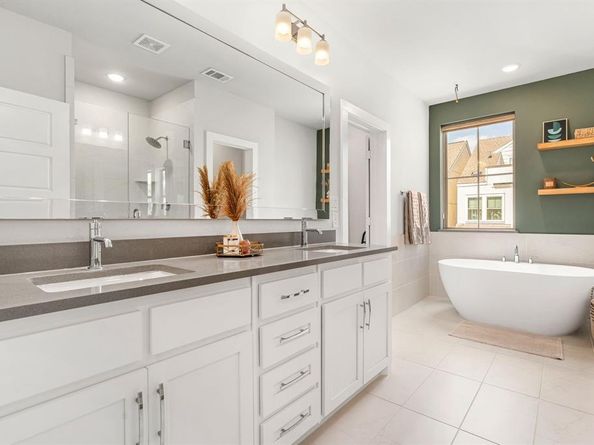 1065  Manacor Lane , Dallas Texas 75212