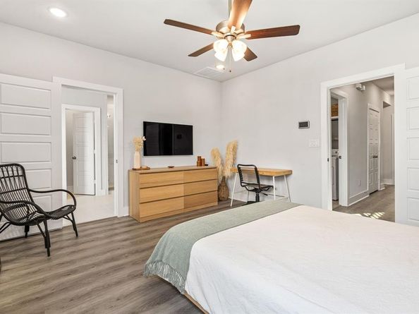 1065  Manacor Lane , Dallas Texas 75212