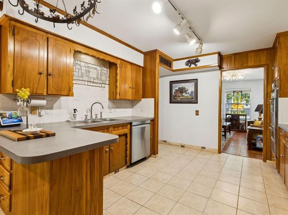 2218  Southridge Drive , Denton Texas 76205