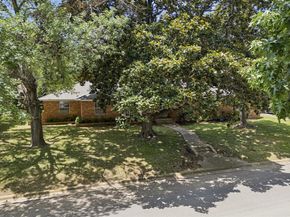 2218  Southridge Drive , Denton Texas 76205