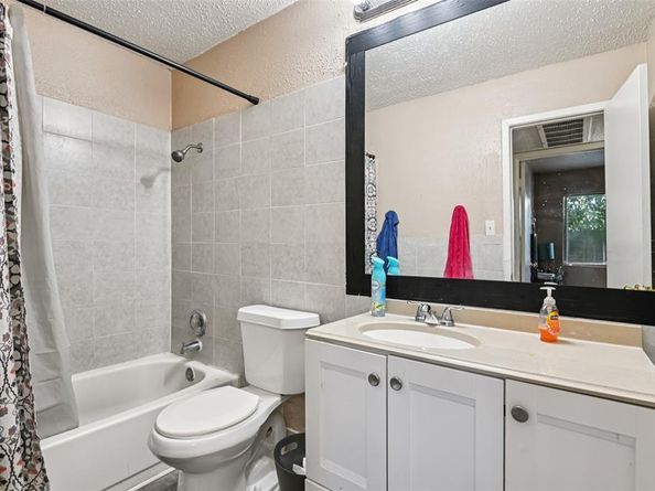 7431  Holly Hill Drive  208, Dallas Texas 75231
