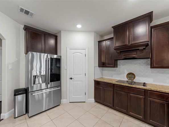 641  Woodridge Drive , Oak Point Texas 75068