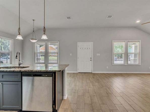 1107 E Cannon Street , Fort Worth Texas 76104