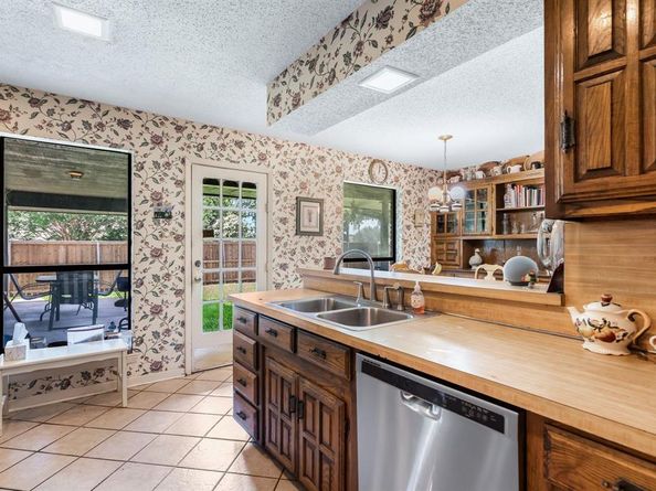 13103  Halwin Circle , Dallas Texas 75243