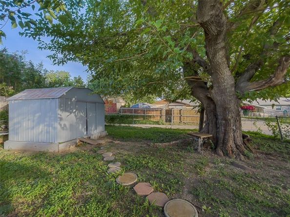 810  Pleasant Valley Road , Garland Texas 75040