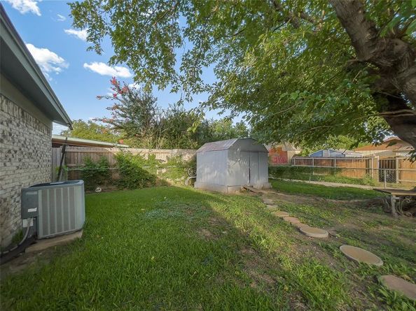 810  Pleasant Valley Road , Garland Texas 75040