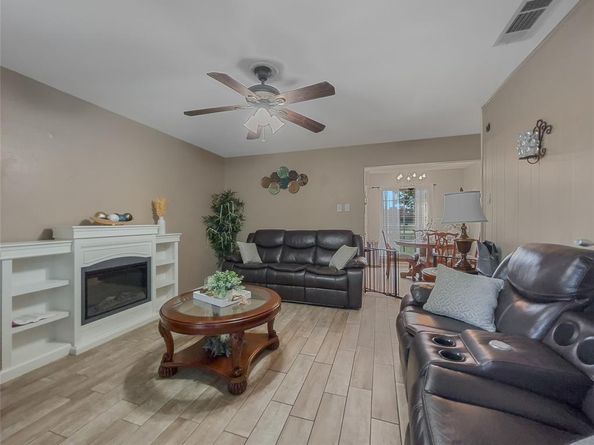 810  Pleasant Valley Road , Garland Texas 75040
