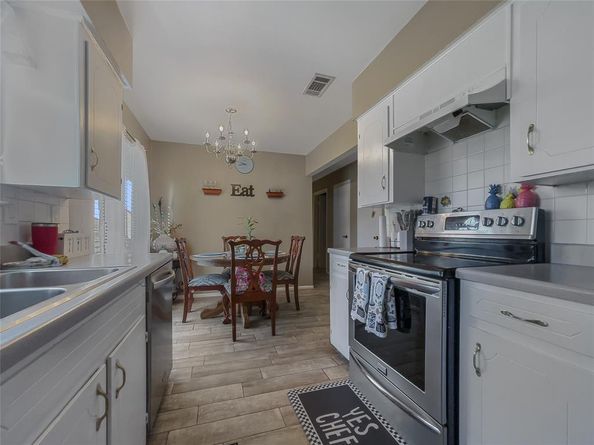 810  Pleasant Valley Road , Garland Texas 75040