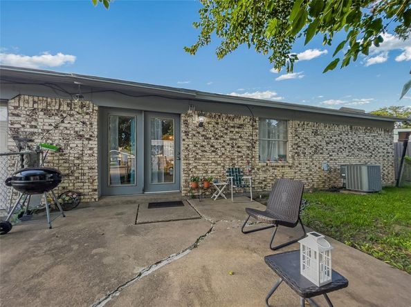 810  Pleasant Valley Road , Garland Texas 75040