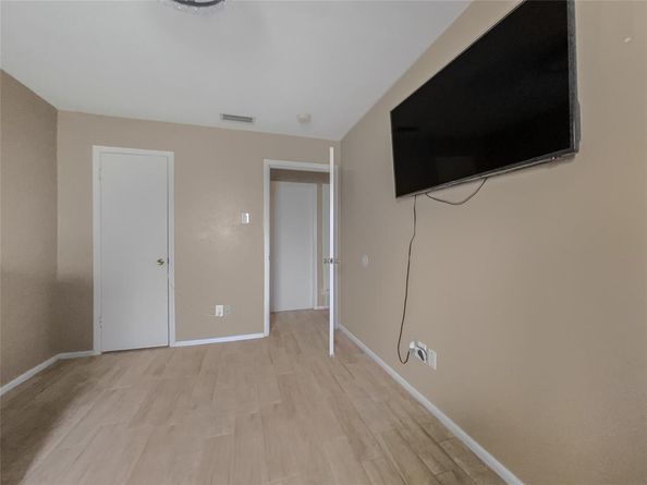 810  Pleasant Valley Road , Garland Texas 75040