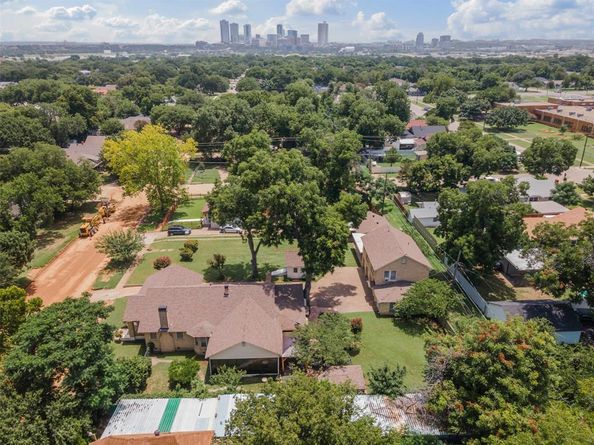 1505  Lincoln Avenue , Fort Worth Texas 76164