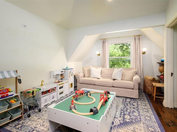 6934  Hammond Avenue , Dallas Texas 75223