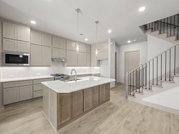 1832  Wittington  , Farmers Branch Texas 75234