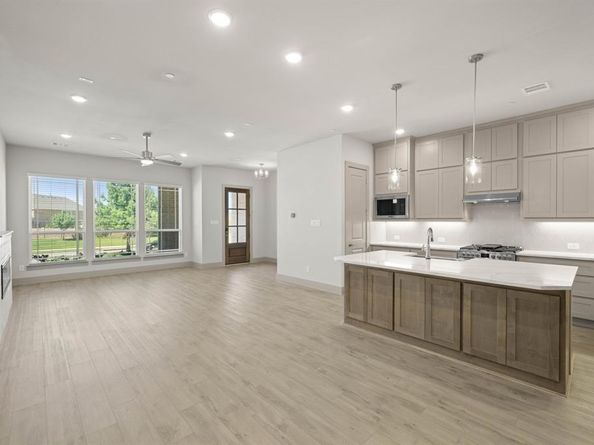 1832  Wittington  , Farmers Branch Texas 75234
