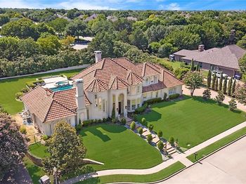 2200  Woodbridge Drive 