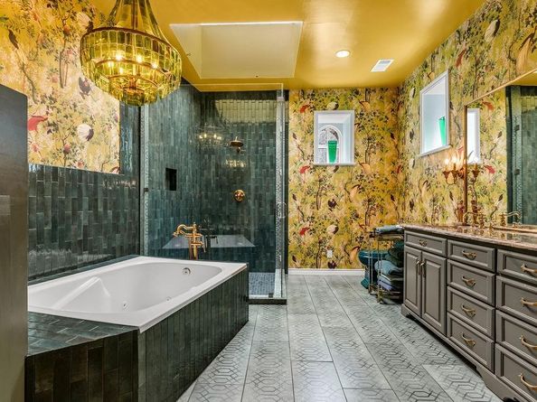 3802 S Versailles Avenue , Dallas Texas 75209