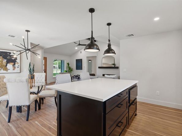 9905  Glenrio Lane , Dallas Texas 75220