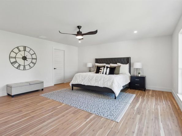 9905  Glenrio Lane , Dallas Texas 75220