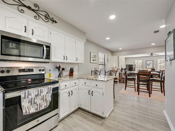 702  Middle Glen Drive , Garland Texas 75043