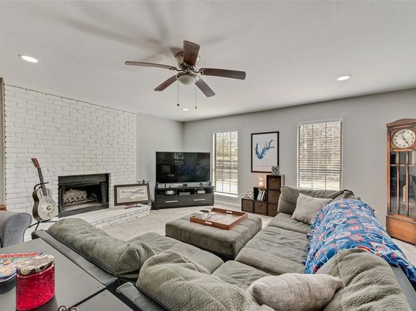 702  Middle Glen Drive , Garland Texas 75043