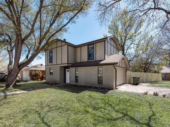 702  Middle Glen Drive , Garland Texas 75043