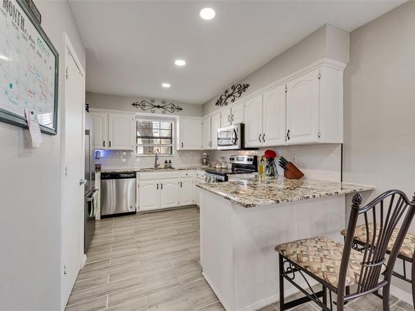 702  Middle Glen Drive , Garland Texas 75043