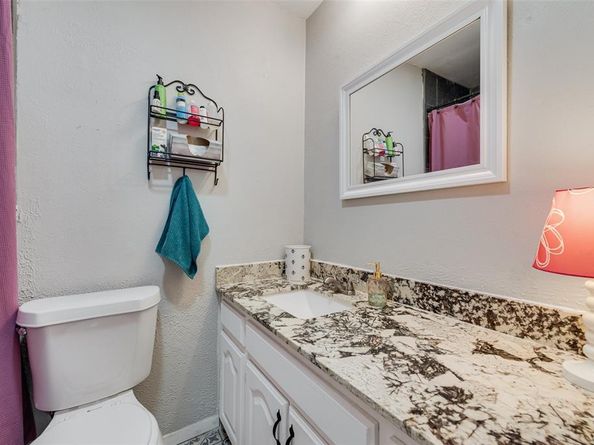 702  Middle Glen Drive , Garland Texas 75043