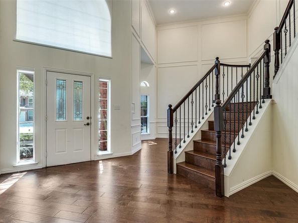 3840  Azure Lane , Addison Texas 75001