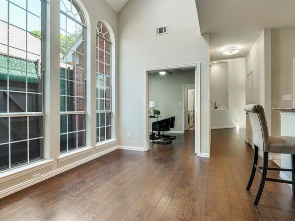 3840  Azure Lane , Addison Texas 75001