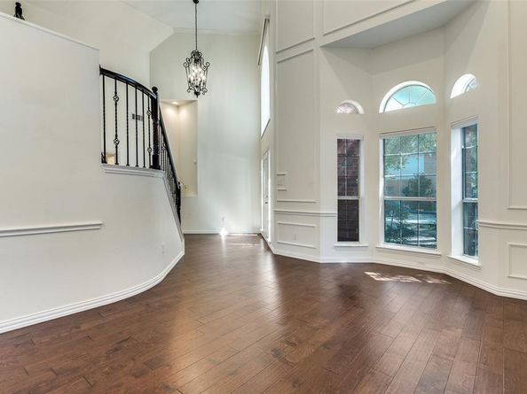 3840  Azure Lane , Addison Texas 75001