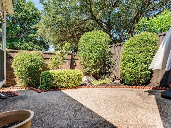 3840  Azure Lane , Addison Texas 75001