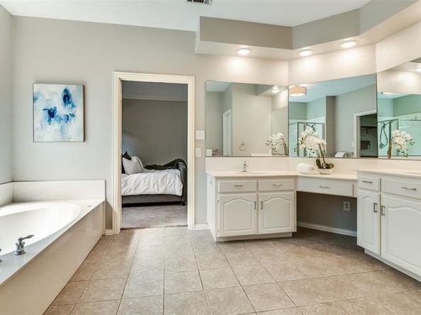 3840  Azure Lane , Addison Texas 75001