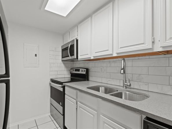 5757  Martel Avenue  B11, Dallas Texas 75206