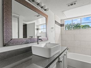 5757  Martel Avenue  B11, Dallas Texas 75206