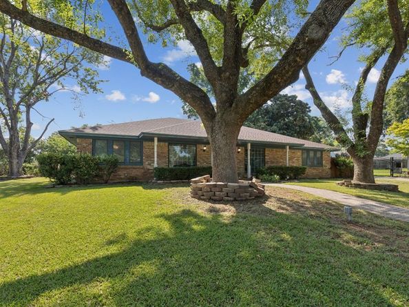1702  Paisley Drive , Arlington Texas 76015