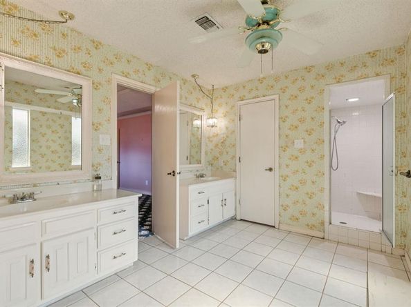 1702  Paisley Drive , Arlington Texas 76015