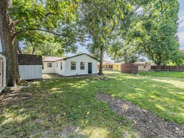 1509  Meadowcrest Drive , Garland Texas 75042