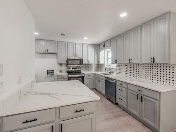 1509  Meadowcrest Drive , Garland Texas 75042