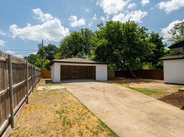 2306  Clover Ridge Drive , Dallas Texas 75216