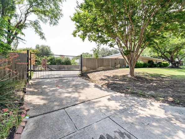 7251  Valley Dale Court , Benbrook Texas 76116