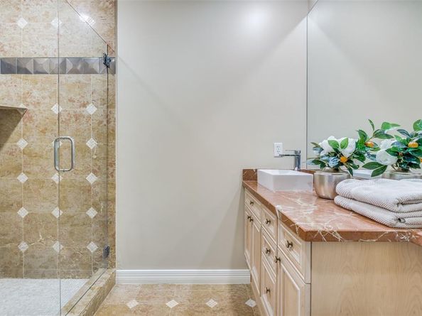 2828  Hood Street  907, Dallas Texas 75219