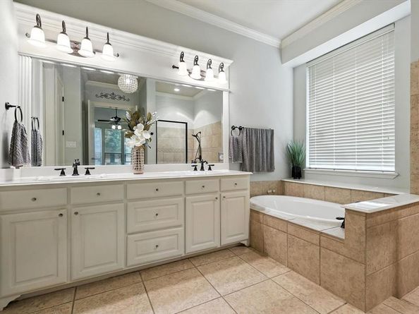 959  Terrace Drive , Lantana Texas 76226
