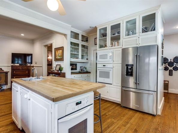 1351  MISTLETOE Drive , Fort Worth Texas 76110