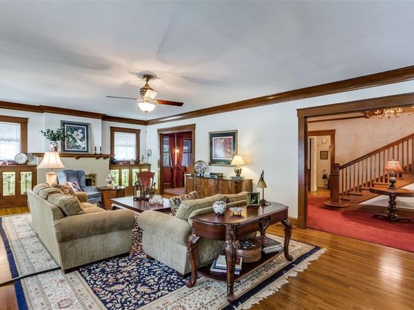 1351  MISTLETOE Drive , Fort Worth Texas 76110