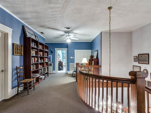 1351  MISTLETOE Drive , Fort Worth Texas 76110