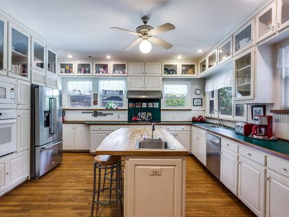 1351  MISTLETOE Drive , Fort Worth Texas 76110