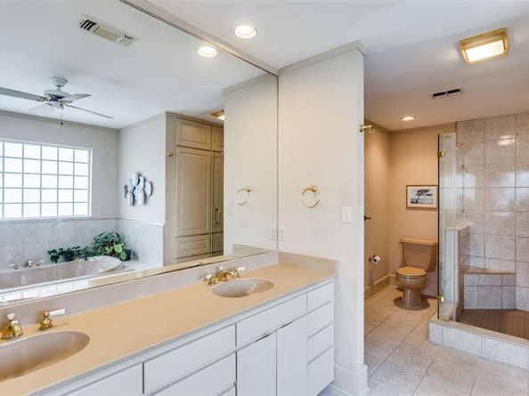 1351  MISTLETOE Drive , Fort Worth Texas 76110