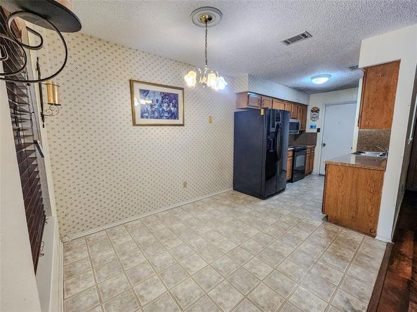6410  Rock Springs Drive , Arlington Texas 76001