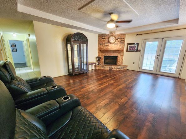 6410  Rock Springs Drive , Arlington Texas 76001