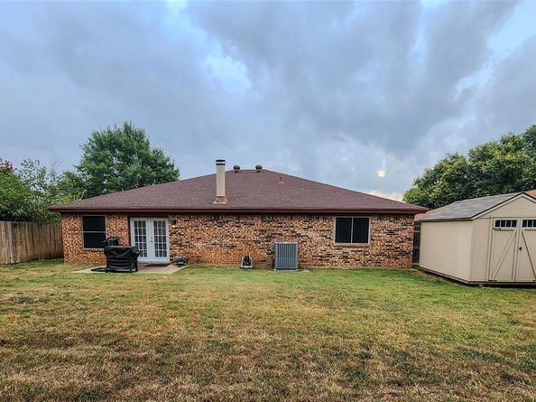 6410  Rock Springs Drive , Arlington Texas 76001